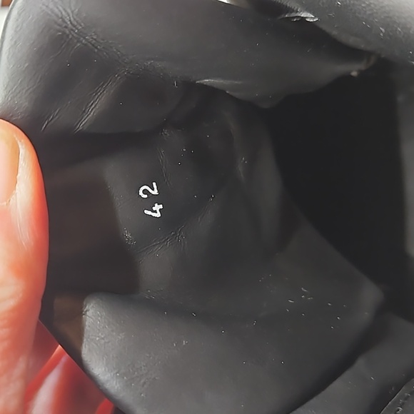 New Moncler Peka Trek hiking boots size 42, approx 8.5 - Picture 7 of 10